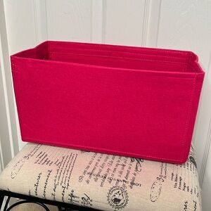 NWOT Neverfull Bag Insert GM Size. Keep all of your items organized. Meet dai…